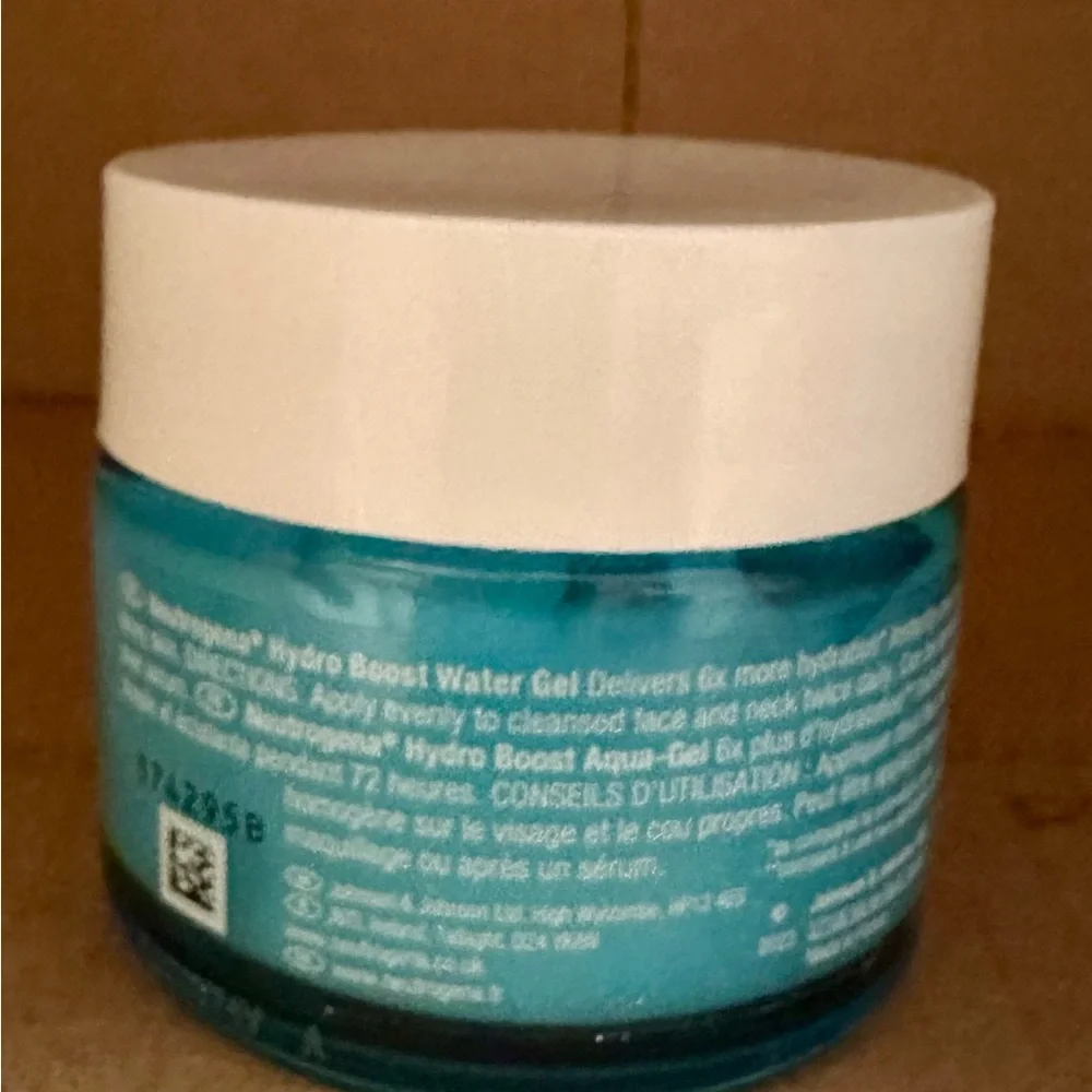 Neutrogena Hydro Boost Water Gel, Hyaluronic Acid Hydrating Facial Moisturizer - Picture 5 of 7